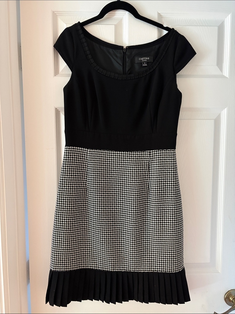 Chetta B Black and White Cap Sleeve Midi Dress